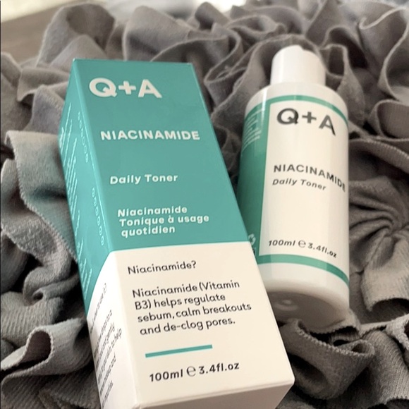 Q+A Niacinamide Daily Toner - Picture 2 of 7